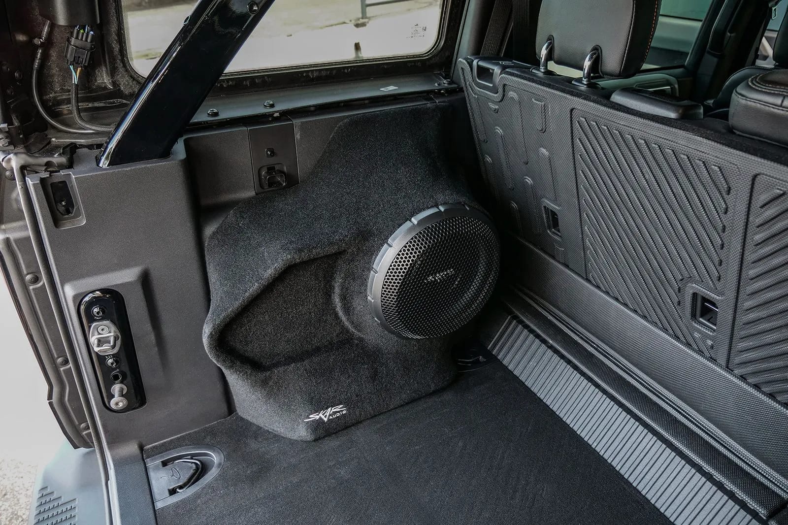 Single 10" 1,000W Max Power Loaded Subwoofer Enclosure Compatible with 2021-2025 Ford Bronco 4-Door Vehicles #13