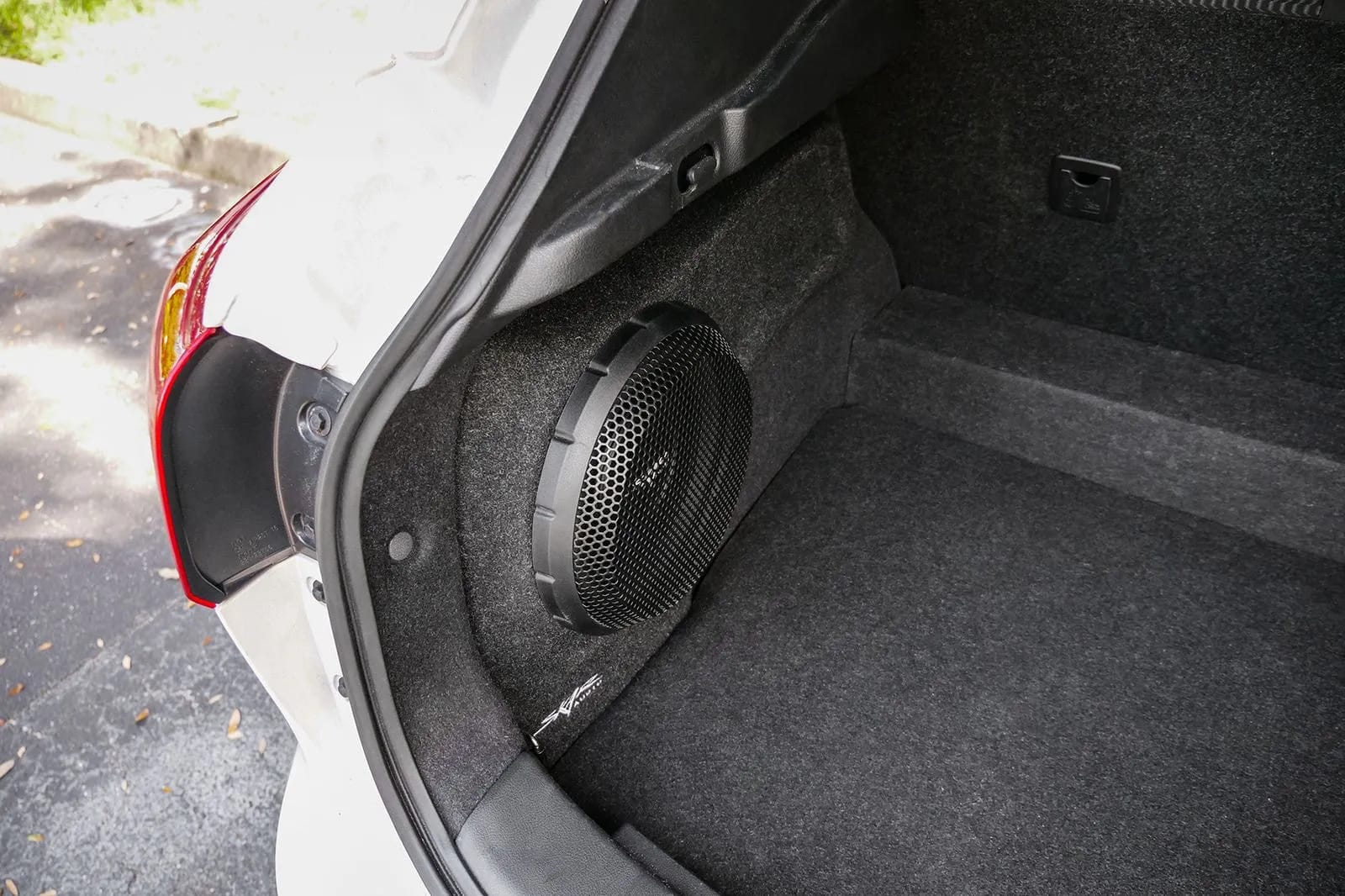 Single 10" 1,000W Max Power Loaded Subwoofer Enclosure Compatible with 2017-2022 Nissan Rogue Sport Vehicles #12