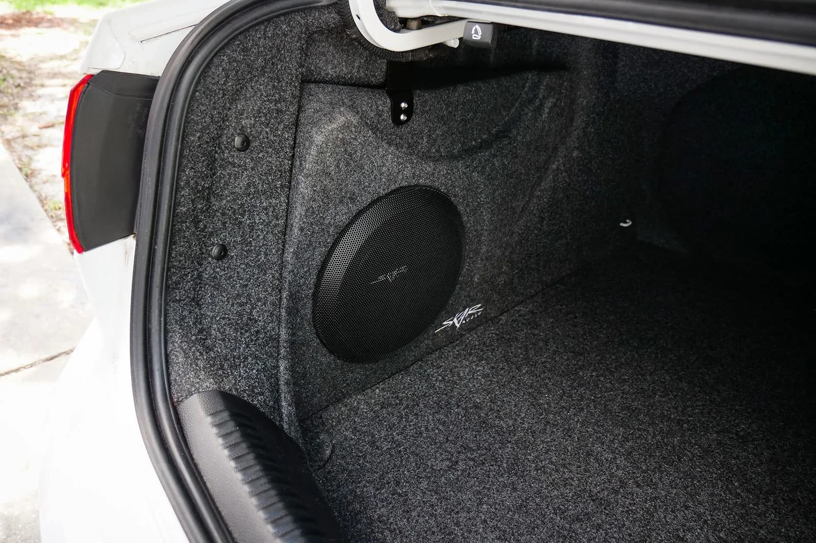 Featured Product Photo 9 for Single 10" 1,000W Max Power Loaded Subwoofer Enclosure Compatible with 2011-2018 Volkswagen Jetta Vehicles